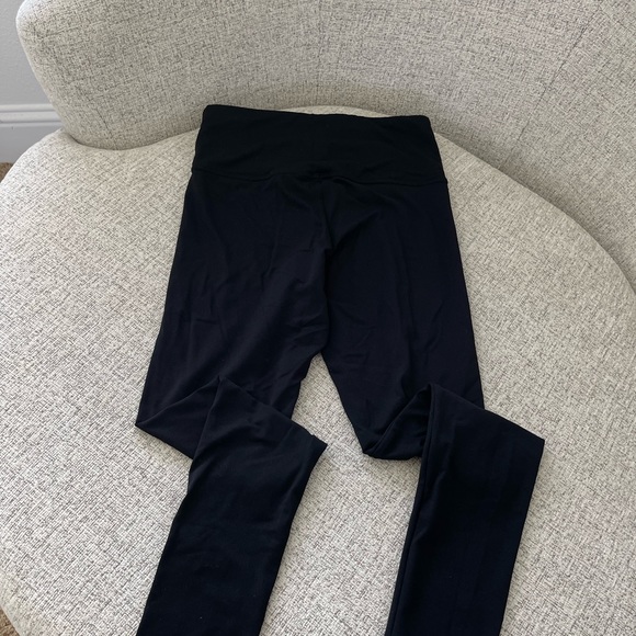 Black and Gold Detail Workout Set - Picture 4 of 7